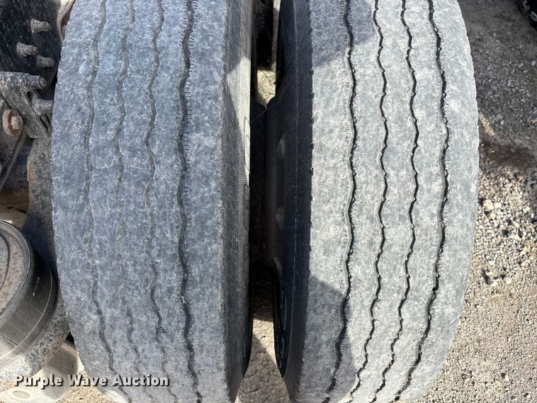 image for item DK0147 1995 Kenworth T800 semi truck