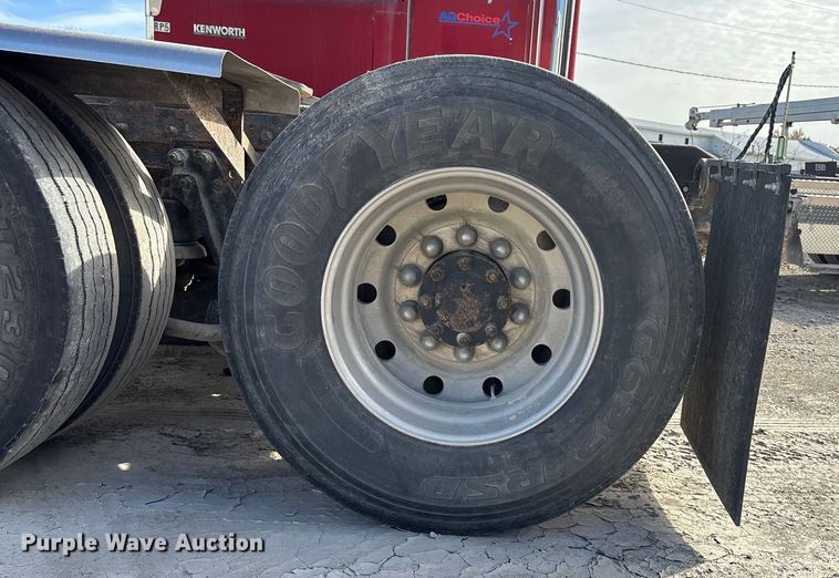 image for item DK0147 1995 Kenworth T800 semi truck