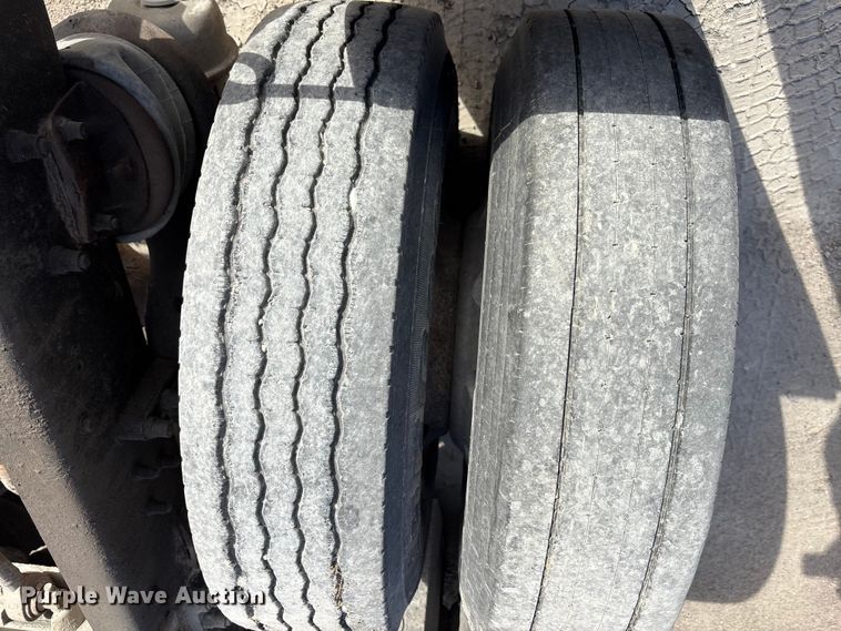 image for item DK0147 1995 Kenworth T800 semi truck