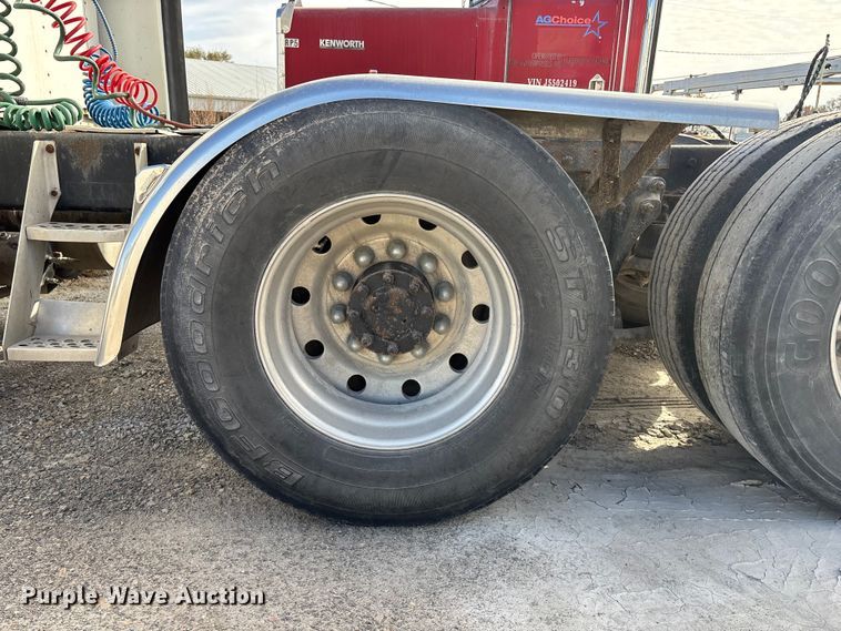 image for item DK0147 1995 Kenworth T800 semi truck