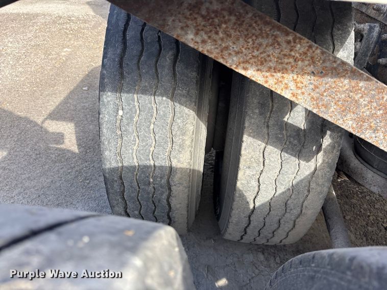 image for item DK0147 1995 Kenworth T800 semi truck