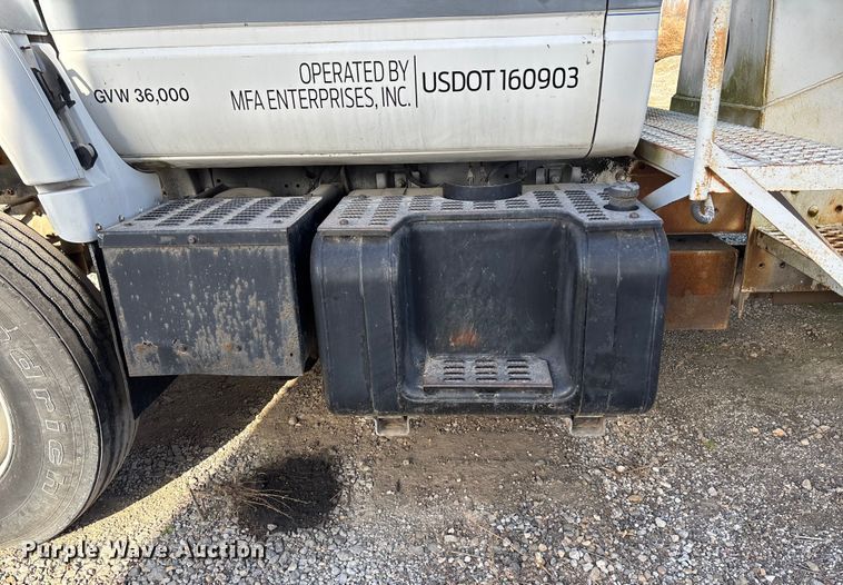 image for item DK0149 1991 GMC C7 crane truck