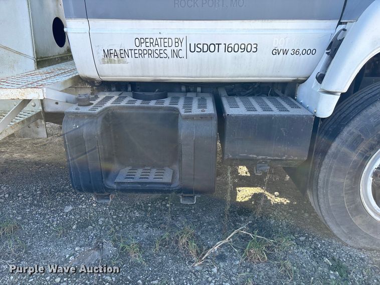 image for item DK0149 1991 GMC C7 crane truck