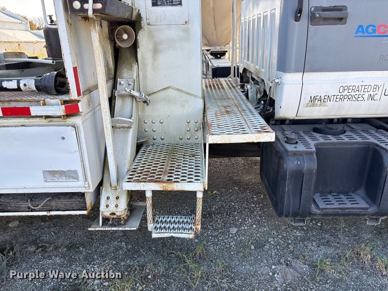 image for item DK0149 1991 GMC C7 crane truck