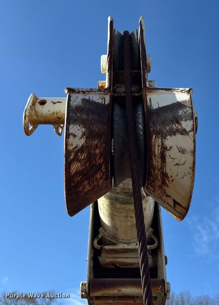 image for item DK0149 1991 GMC C7 crane truck