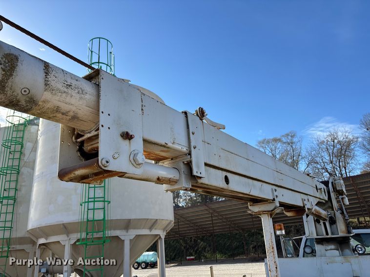 image for item DK0149 1991 GMC C7 crane truck