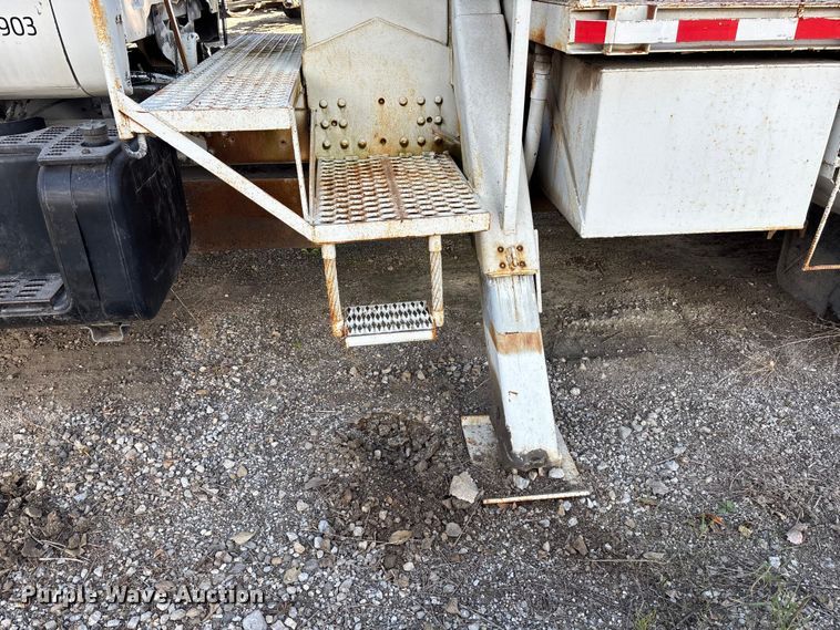 image for item DK0149 1991 GMC C7 crane truck