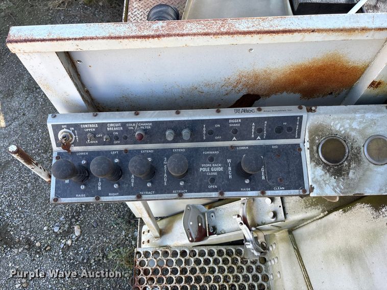 image for item DK0149 1991 GMC C7 crane truck