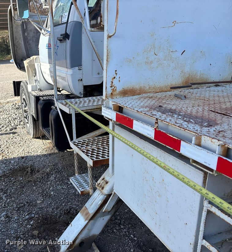 image for item DK0149 1991 GMC C7 crane truck