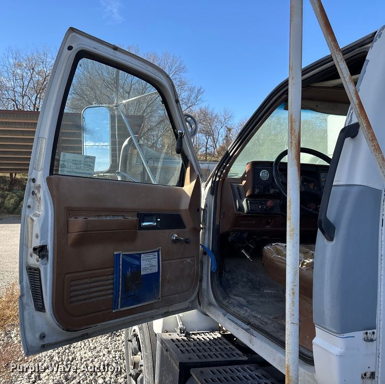 image for item DK0149 1991 GMC C7 crane truck