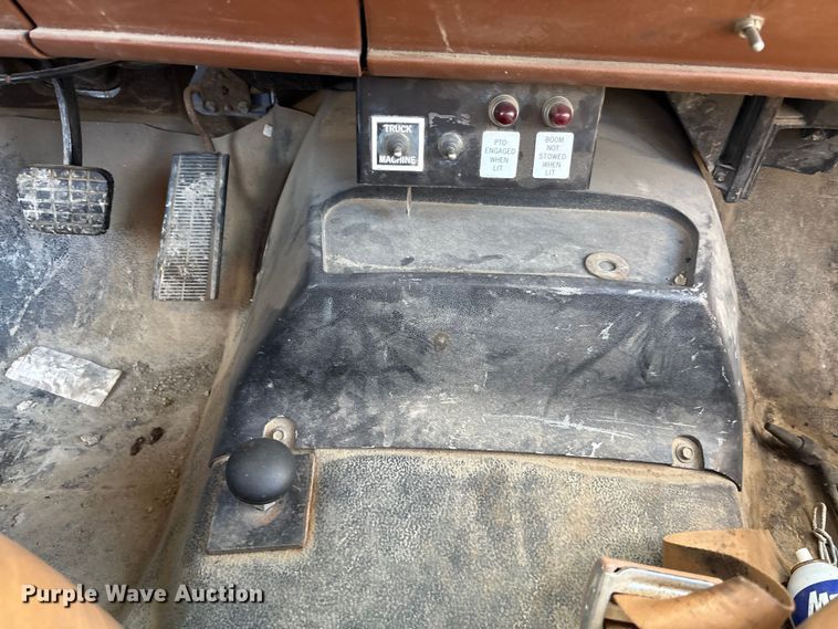 image for item DK0149 1991 GMC C7 crane truck