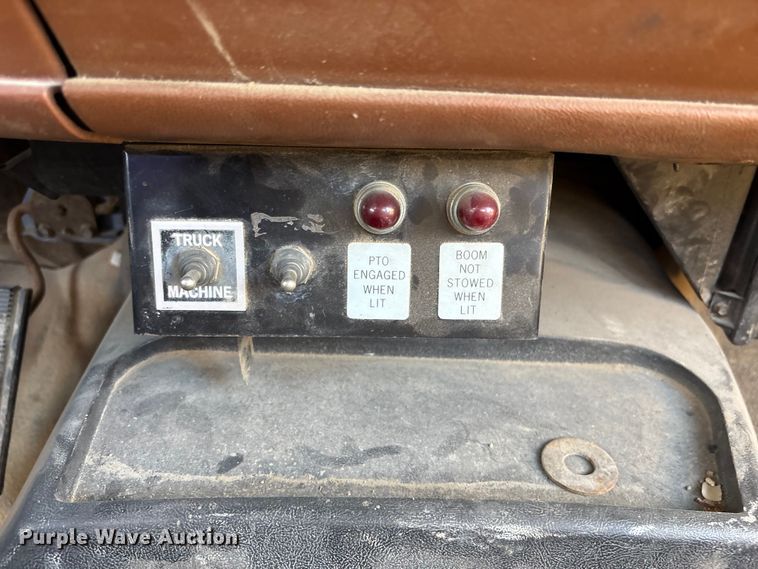 image for item DK0149 1991 GMC C7 crane truck