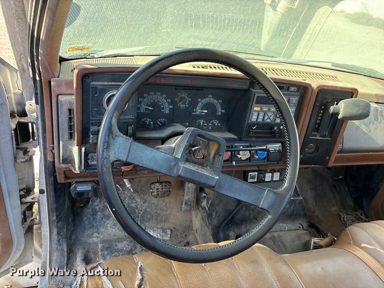 image for item DK0149 1991 GMC C7 crane truck