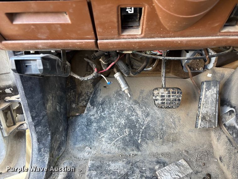 image for item DK0149 1991 GMC C7 crane truck