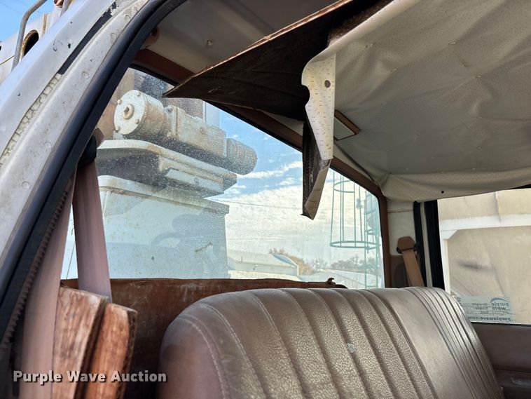 image for item DK0149 1991 GMC C7 crane truck