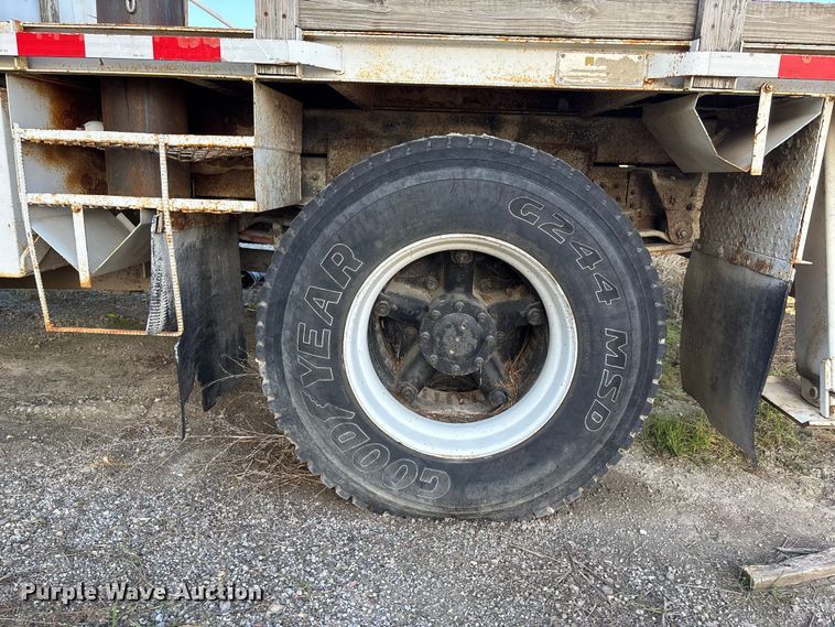 image for item DK0149 1991 GMC C7 crane truck