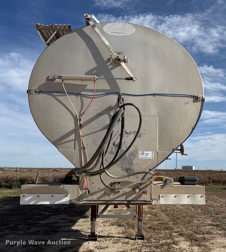 image for item DL0458 2000 Pinson feed delivery trailer