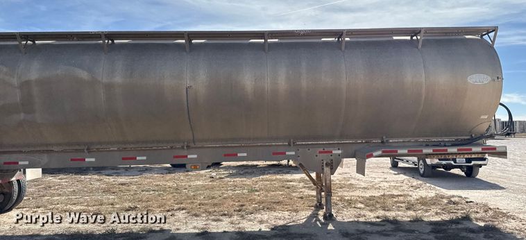 image for item DL0458 2000 Pinson feed delivery trailer