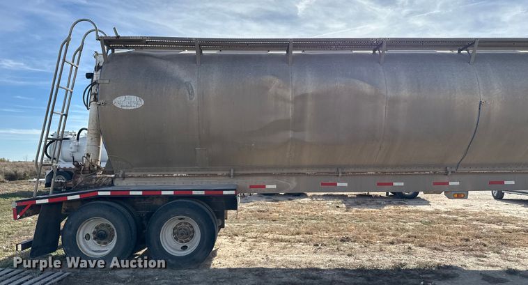 image for item DL0458 2000 Pinson feed delivery trailer