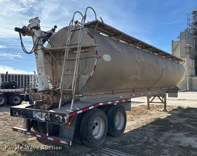 image for item DL0458 2000 Pinson feed delivery trailer