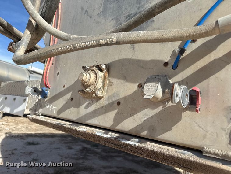 image for item DL0458 2000 Pinson feed delivery trailer