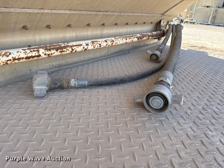 image for item DL0458 2000 Pinson feed delivery trailer