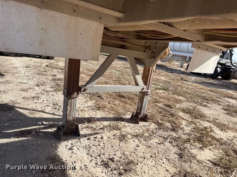 image for item DL0458 2000 Pinson feed delivery trailer