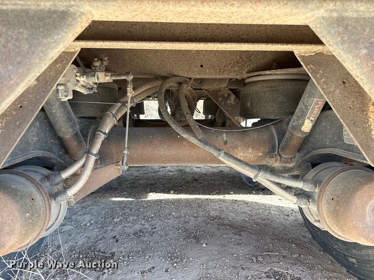 image for item DL0458 2000 Pinson feed delivery trailer