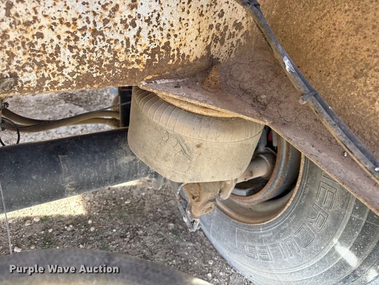 image for item DL0458 2000 Pinson feed delivery trailer