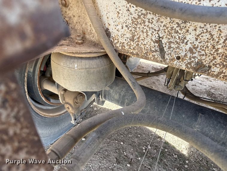 image for item DL0458 2000 Pinson feed delivery trailer