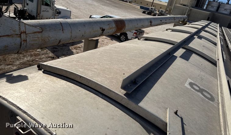 image for item DL0458 2000 Pinson feed delivery trailer