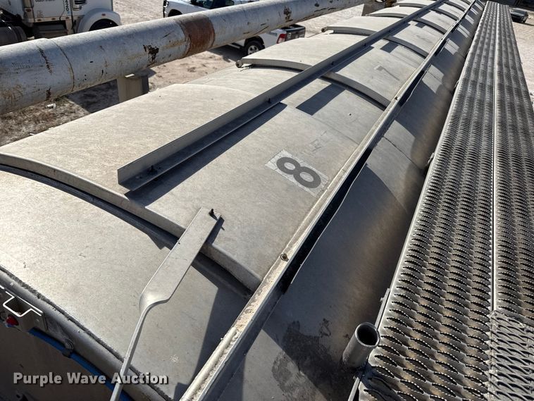 image for item DL0458 2000 Pinson feed delivery trailer