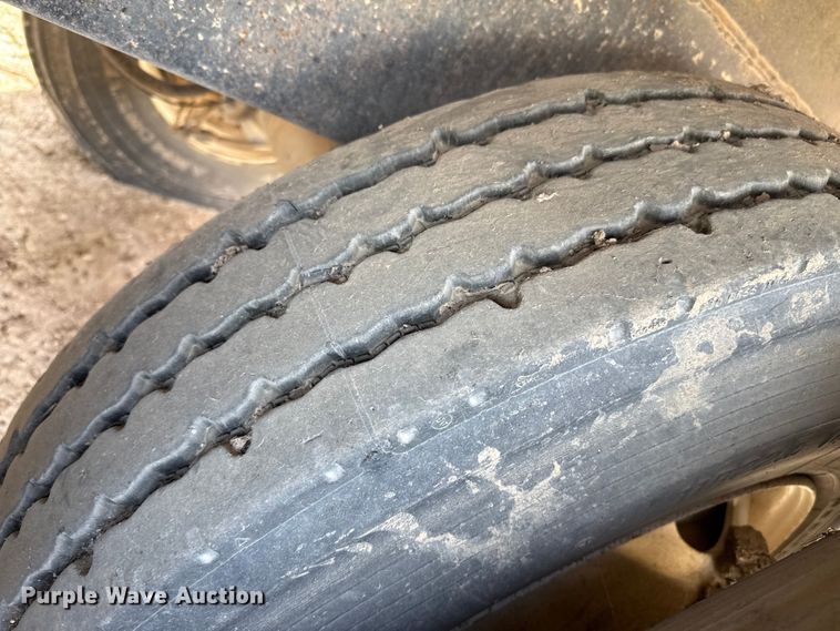 image for item DL0458 2000 Pinson feed delivery trailer