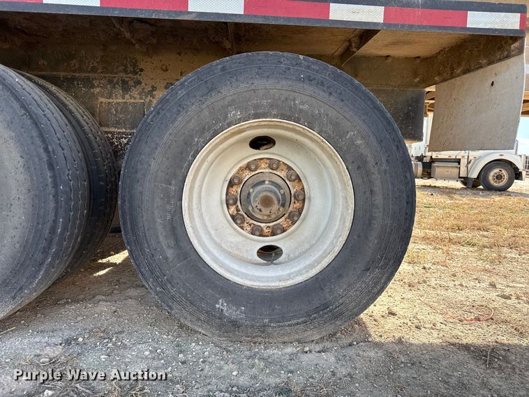 image for item DL0458 2000 Pinson feed delivery trailer