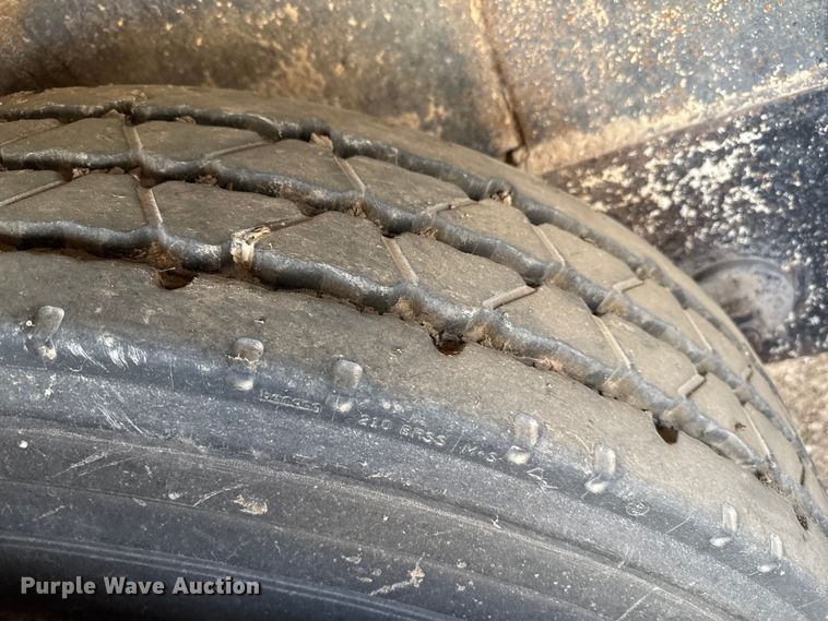 image for item DL0458 2000 Pinson feed delivery trailer