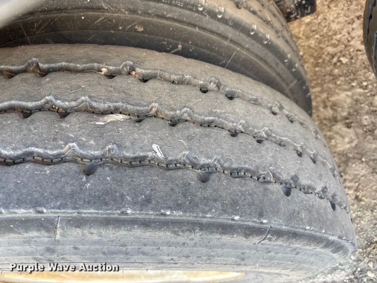 image for item DL0458 2000 Pinson feed delivery trailer