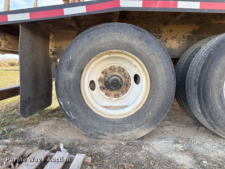 image for item DL0458 2000 Pinson feed delivery trailer