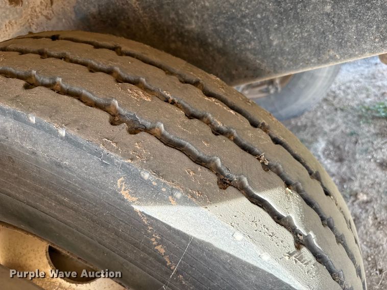 image for item DL0458 2000 Pinson feed delivery trailer