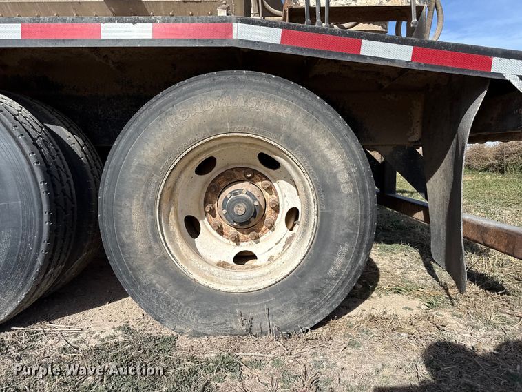 image for item DL0458 2000 Pinson feed delivery trailer