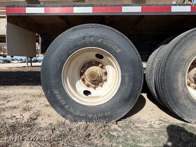 image for item DL0458 2000 Pinson feed delivery trailer