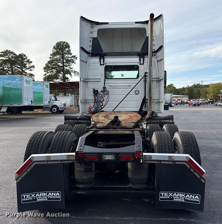 image for item DM1986 2019 Volvo VNR semi truck
