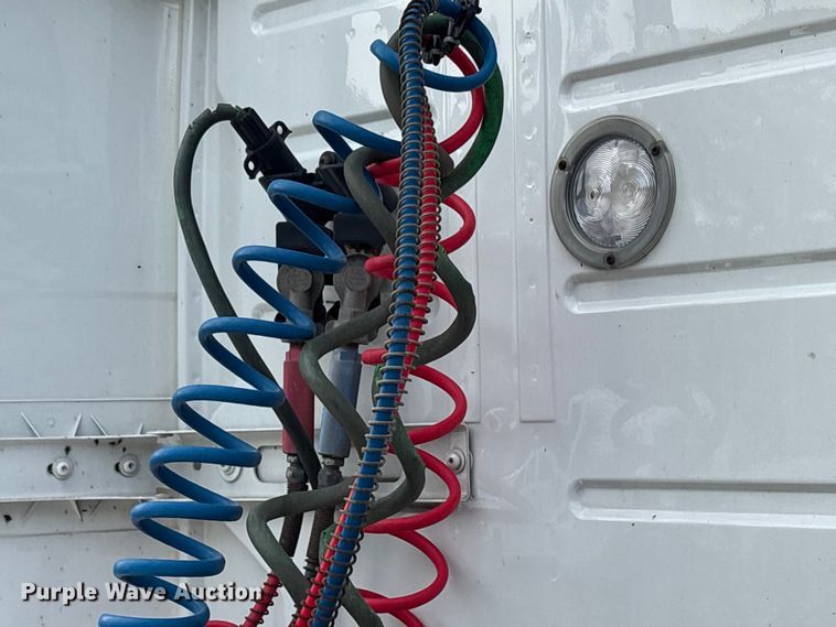 image for item DM1986 2019 Volvo VNR semi truck