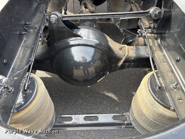 image for item DM1986 2019 Volvo VNR semi truck