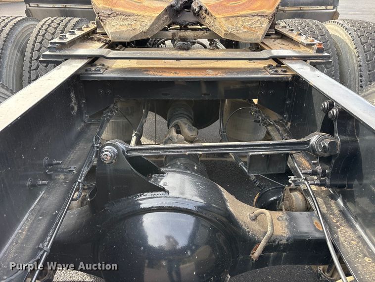 image for item DM1986 2019 Volvo VNR semi truck