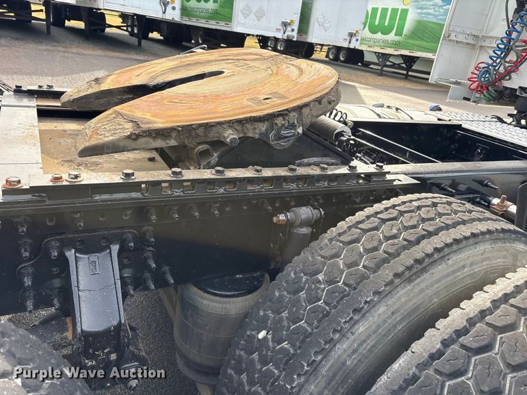 image for item DM1986 2019 Volvo VNR semi truck