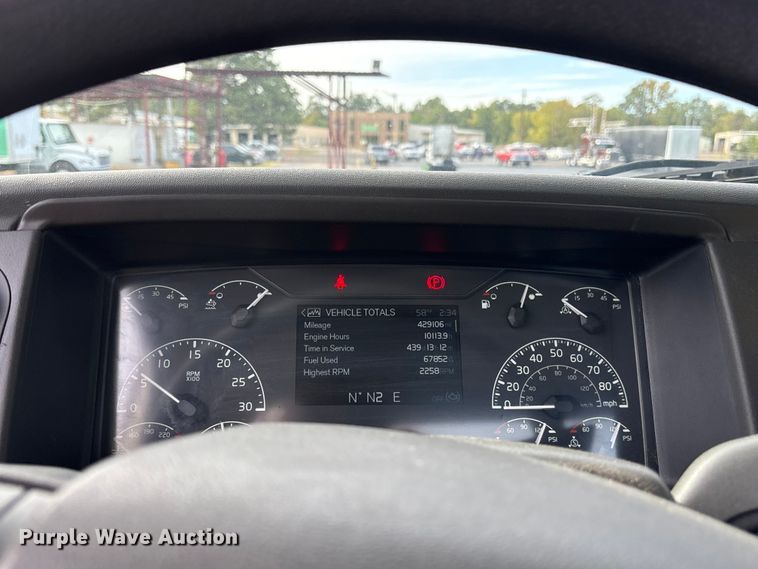 image for item DM1986 2019 Volvo VNR semi truck