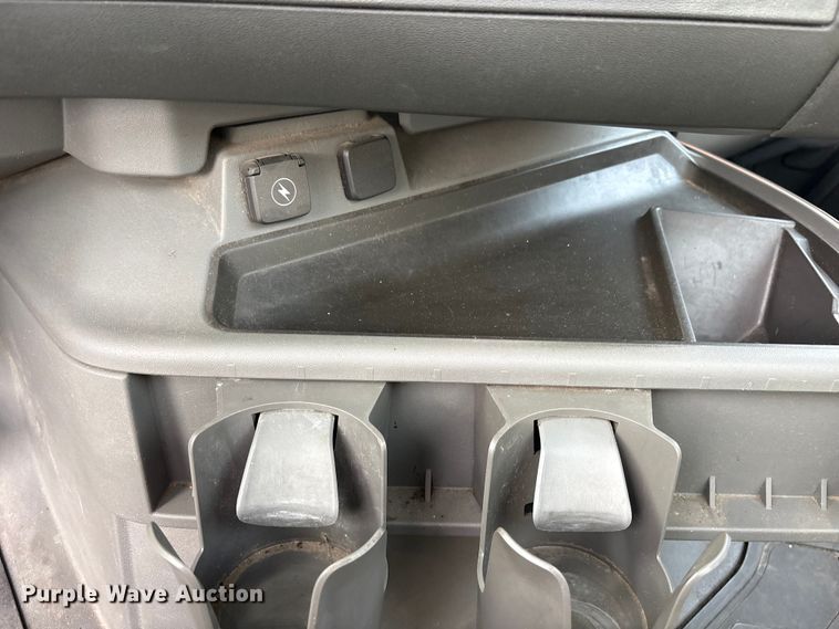 image for item DM1986 2019 Volvo VNR semi truck