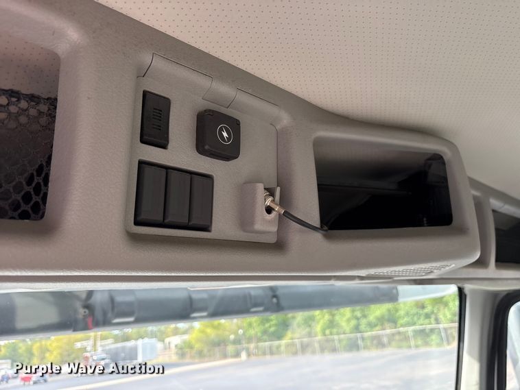 image for item DM1986 2019 Volvo VNR semi truck