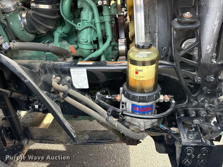 image for item DM1986 2019 Volvo VNR semi truck