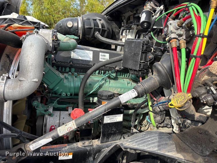 image for item DM1986 2019 Volvo VNR semi truck